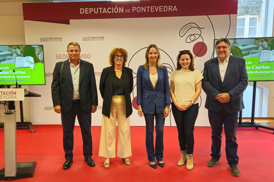  
		A vicepresidenta, Marta Fernández-Tapias, fai entrega de premios do noveno concurso de relato curto promovido por AFAGA
	