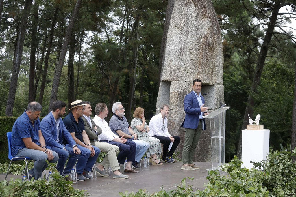  
		O presidente da Deputación de Pontevedra, Luis López,  participou esta mañá en Cambados na VIII Xornada da Fundación Manolo Paz Arte  Contemporáneo
	