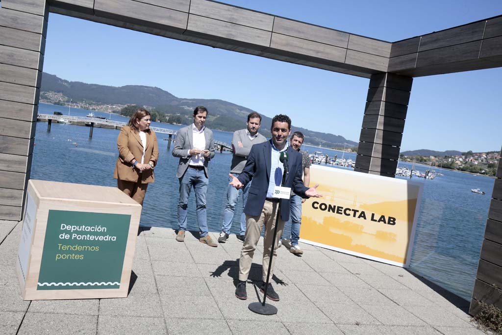 Luis López na presentación do Conecta Lab