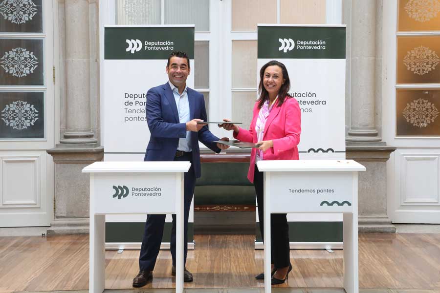 Firma do convenio entre a alcaldesa de Marín e o presidente da Deputación