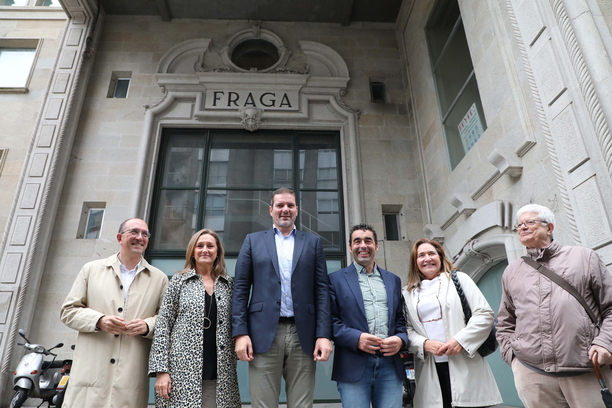 Visita co arquitecto César Portela o interior do antigo Teatro Cine Fraga