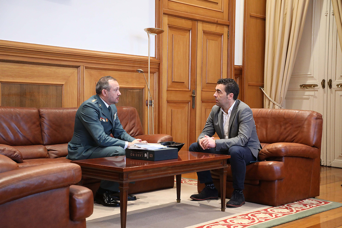 Reunión co novo coronel xefe da Comandancia da Garda Civil, Manuel Touceda