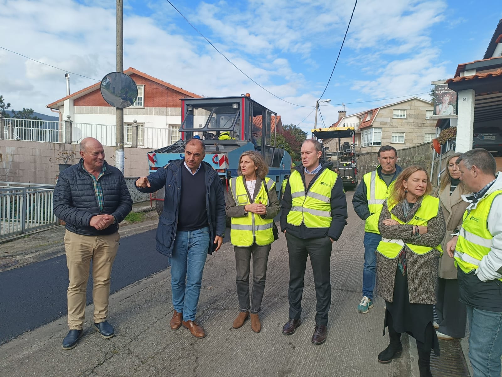 Belén Cachafeiro visita estrada provincial en Poio