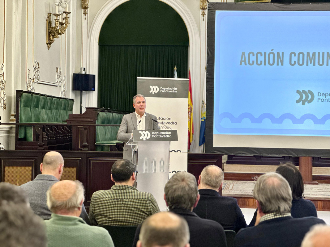 Rafa Domínguez presenta los programs de acción comunitaria en Pontevedra