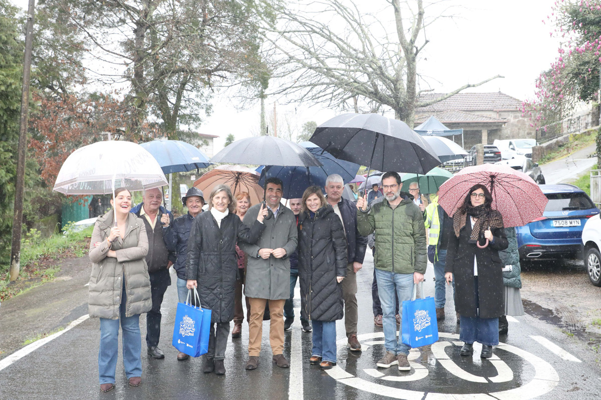 Luis López comproba o remate dunha nova obra na EP-2703