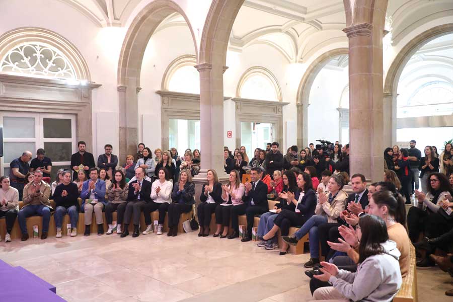 Acto do 8m no pazo provincial