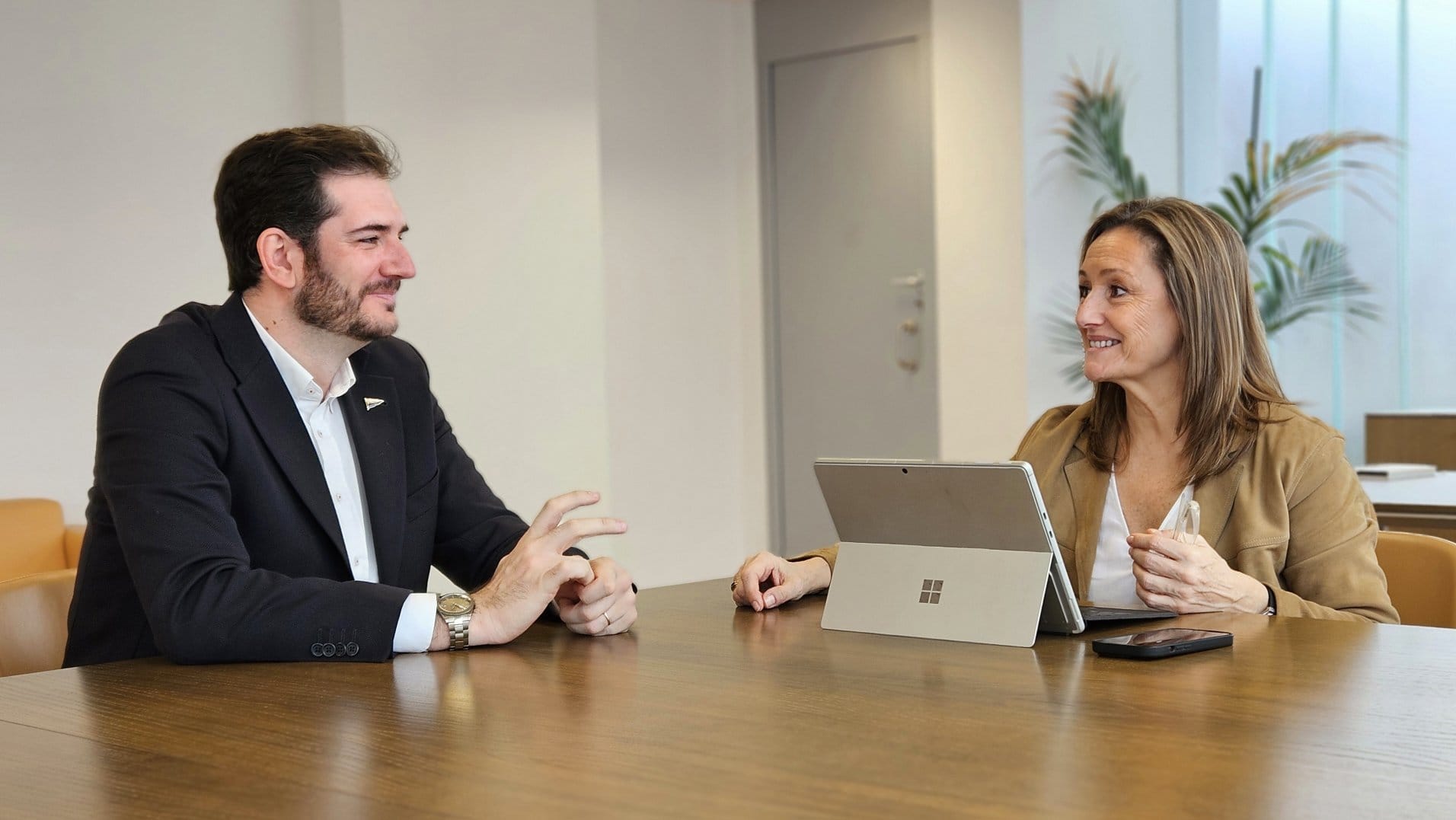 Luisa Sánchez recibe ao novo presidente do Real Club Náutico