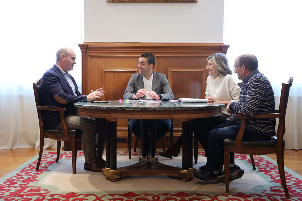 Luis López e o alcalde de Bueu