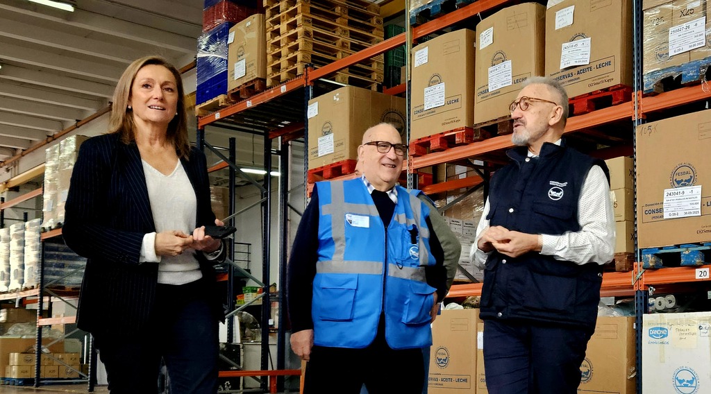 Luisa Sánchez co banco de alimentos