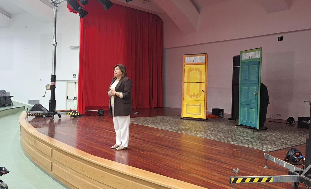 A deputada de Igualdade, Sandra Bastos, asistiu á representación de “Pum! Pum! Quen hai?”, a cargo de Ártika Cía