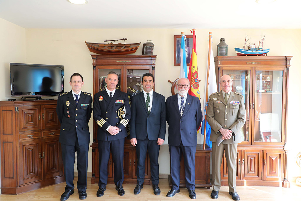 Luis López na visita ao Gremio de Mareantes