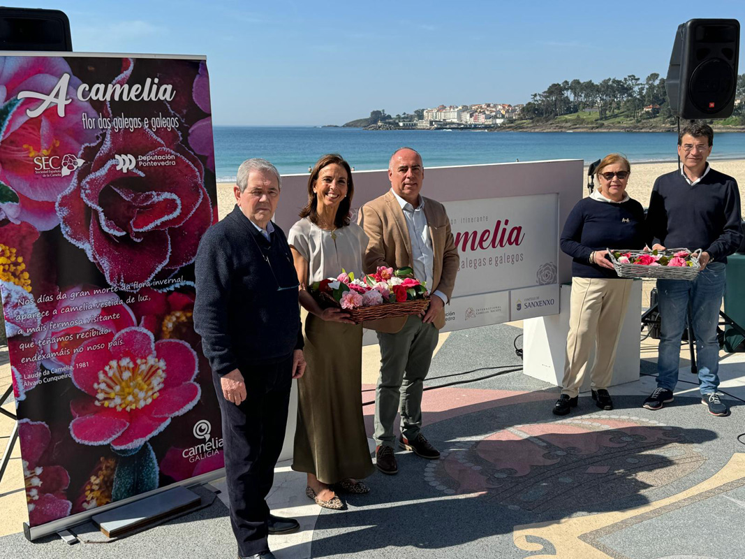 Javier Tourís na inauguración da exposición en Silgar