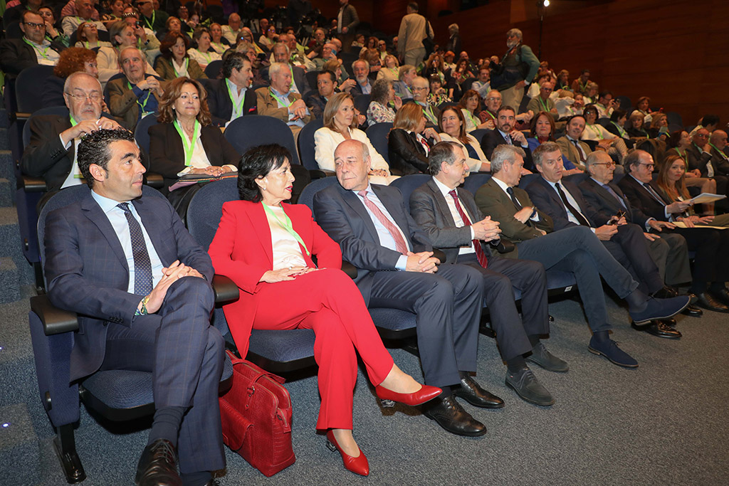 O presidente da Deputación, acompañado pola vicepresidenta Luisa Sánchez