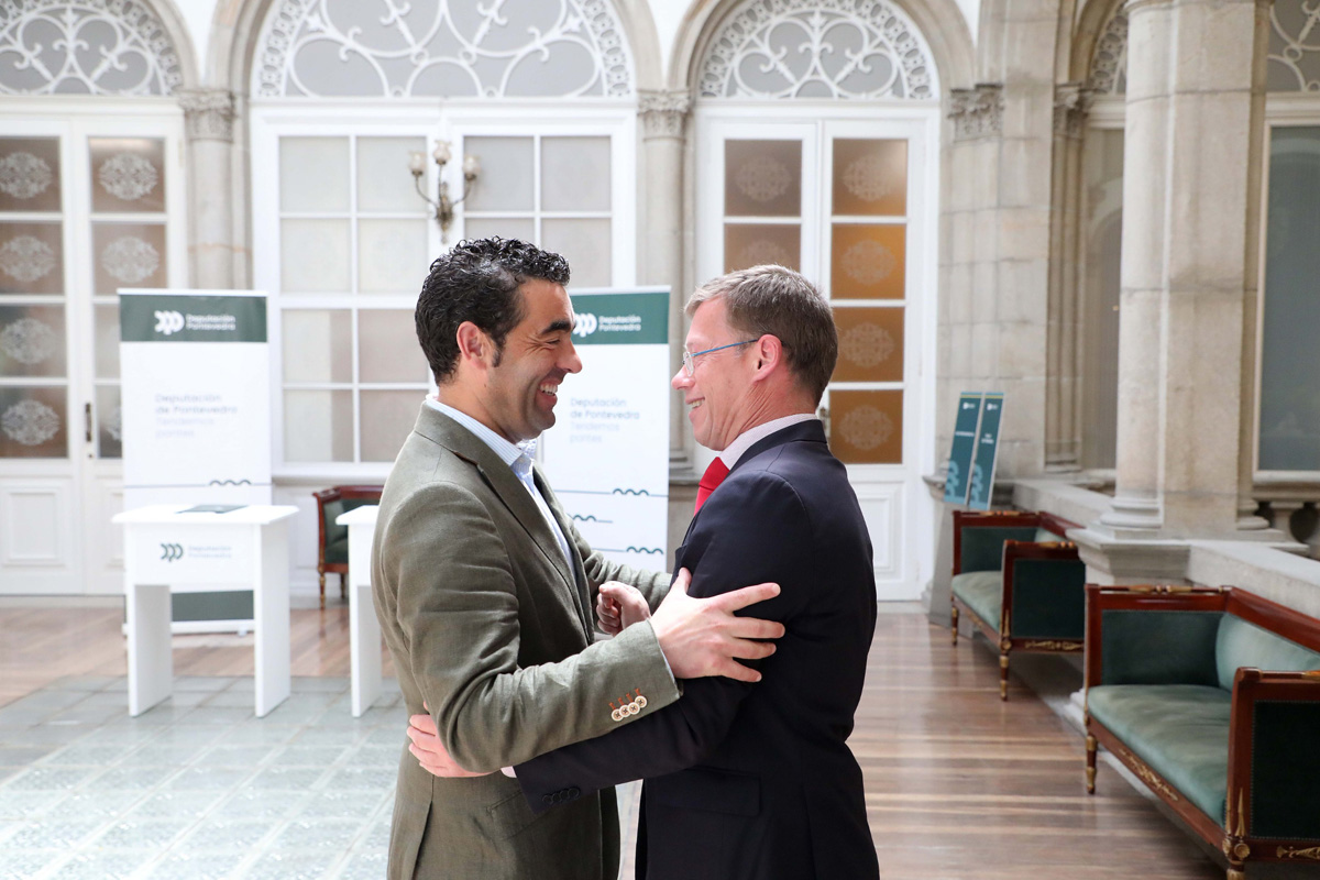 Luis López e o alcalde da Lama, David Carrera