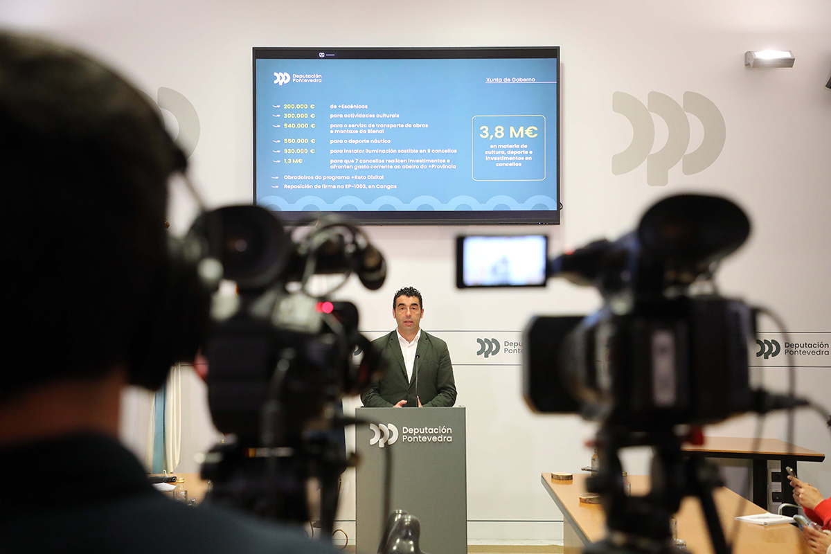 Conferencia de prensa de Luis López