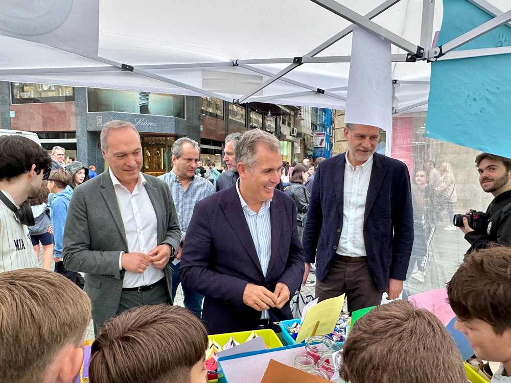 O vicepresidente Rafa Domínguez asistiu ao mercado DepoEmprende en Pontevedra