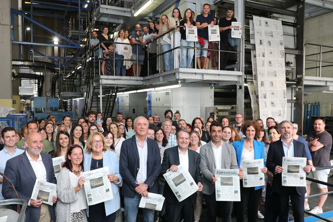 Luis López felicita aos artífices do Faro da Escola