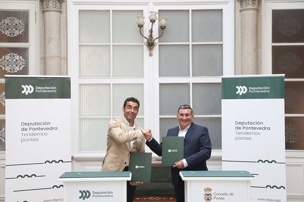 Luis López asina co alcalde de Portas, Ricardo Martínez