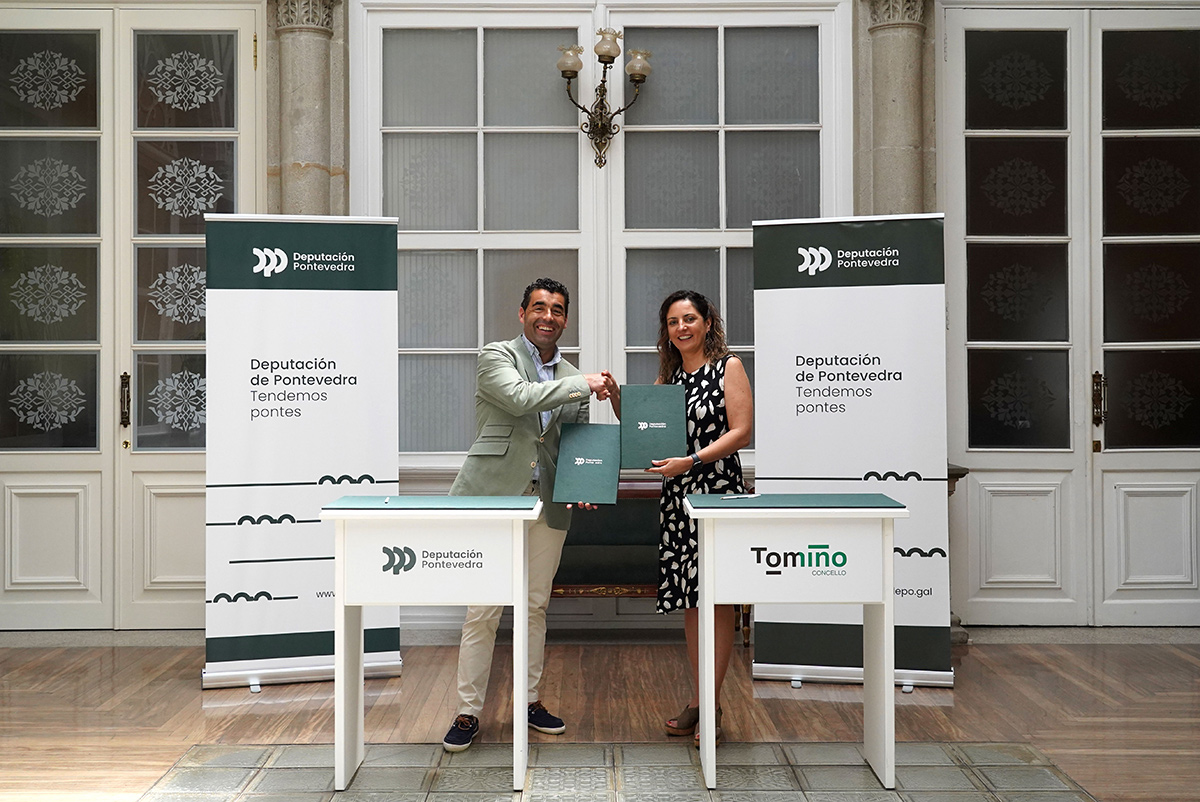 Luis López e a alcaldesa de Tomiño, Sandra González