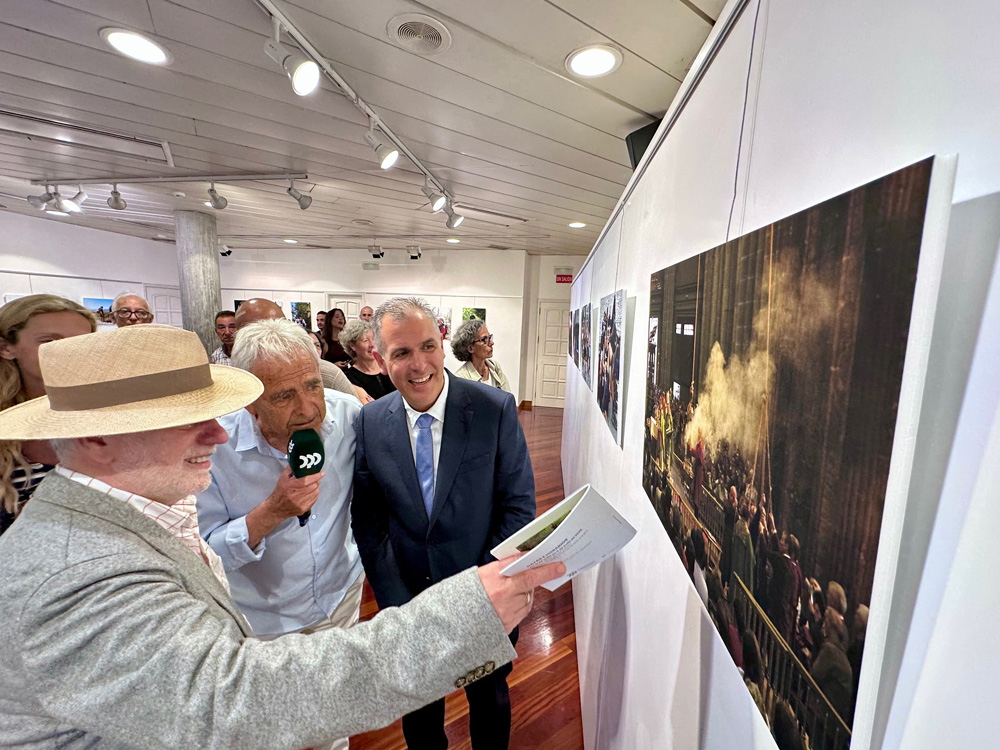 O vicepresidente da Deputación de Pontevedra, Rafa Domínguez, inaugurou a exposición O Camiño Portugués, por Pepe Varela