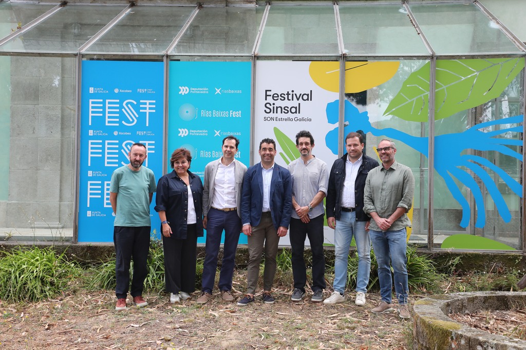 O presidente provincial, acompañado do deputado provincial de Cultura, Jorge Cubela