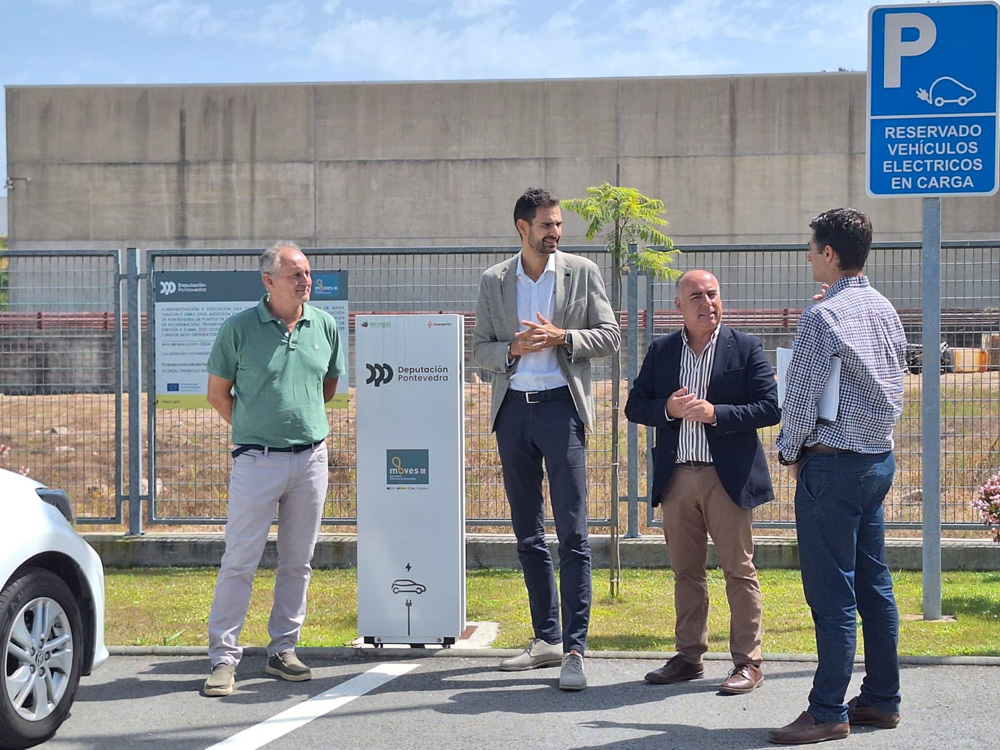O deputado provincial Javier Tourís recibiu no Parque de Maquinaria o director de Inega, Pablo Fernández Vila