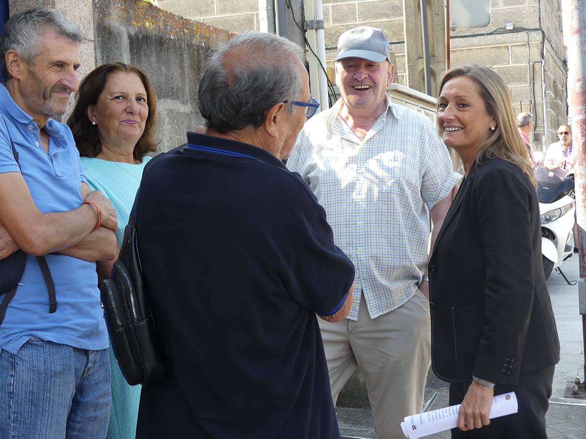 Luisa Sánchez anuncia a reconstrución da piscina de Teis
