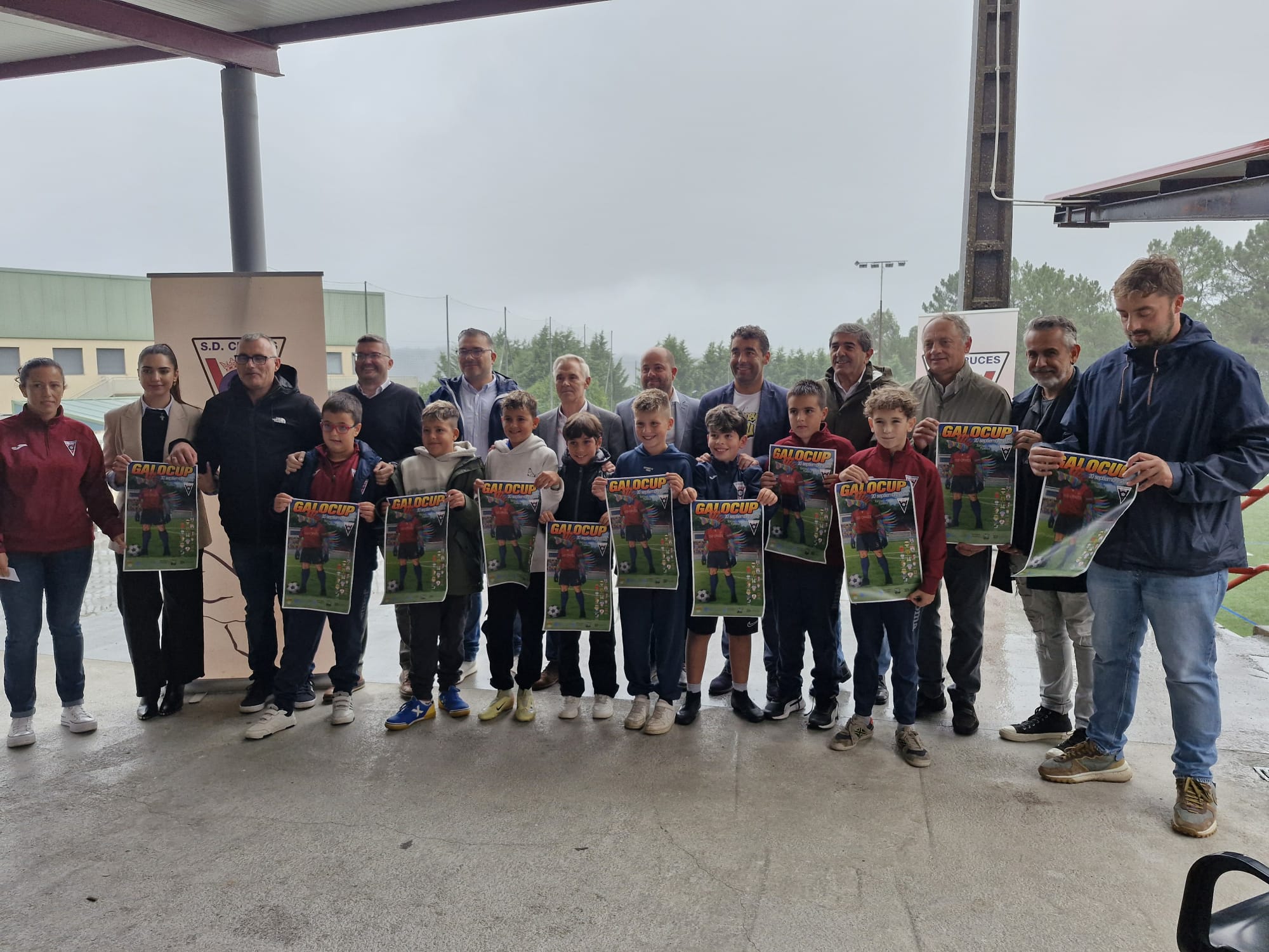 Luis López na presentación do campionato fútbol 7 alevin en Vila de Cruces
