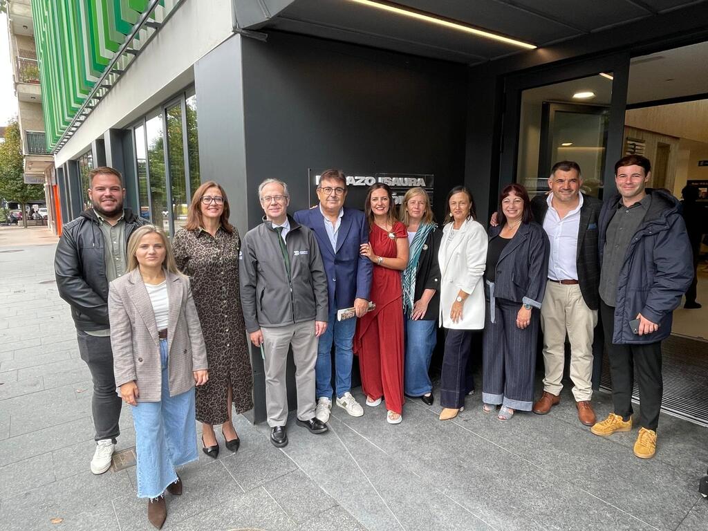 O deputado provincial Roberto Carrero acaba de participar na inauguración deste espazo
