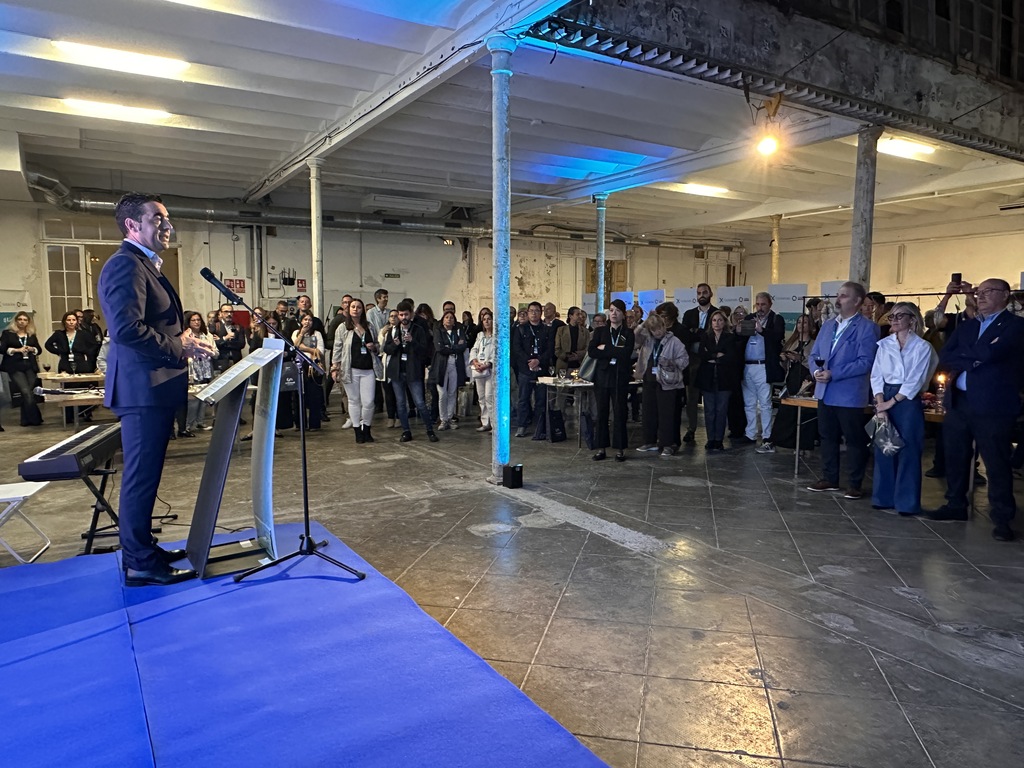 O presidente da Deputación, acompañado polo deputado de Jesús Vázquez Almuíña