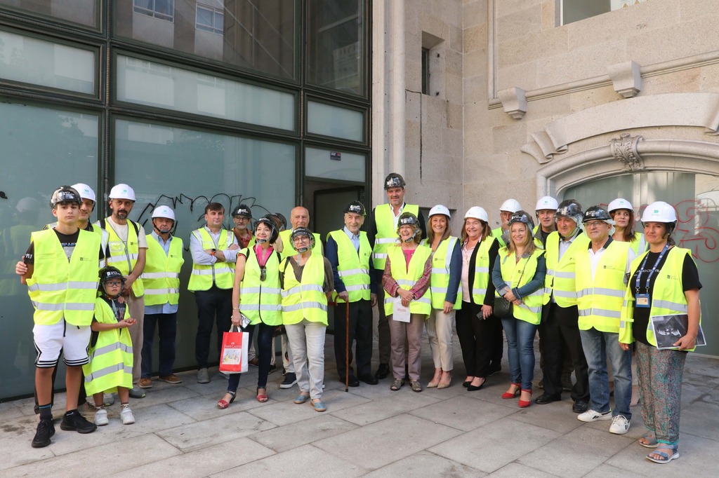 A vicepresidenta da Deputación de Pontevedra, Luisa Sánchez, xunto co conselleiro de Cultura, José López Campos