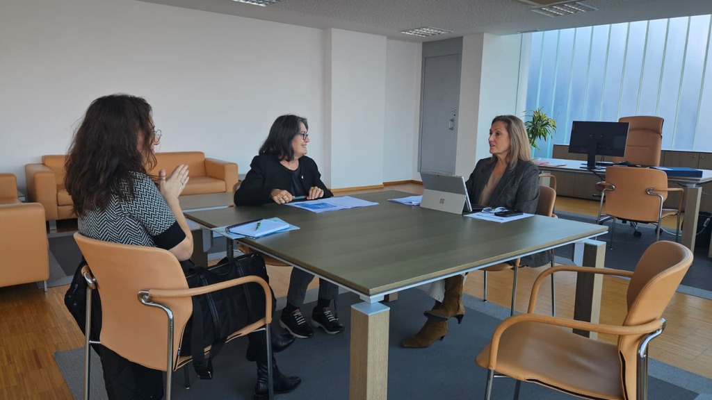 Luis López asina co alcalde de Lalín, José Crespo