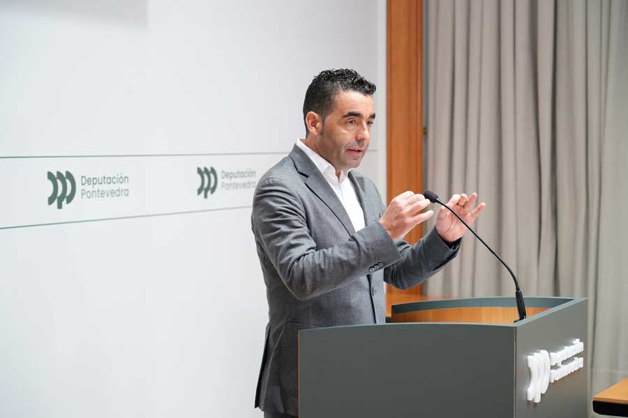 Conferencia de prensa do 7 de novembro de Luis López na sala de prensa do pazo provincial