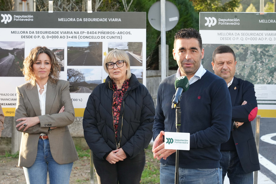 Luis López visita a EP-8404 entre Piñeiro e Arcos