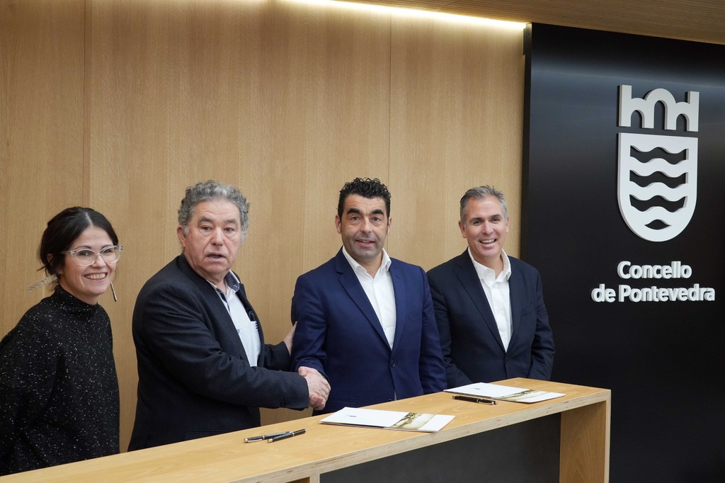 Luis López na sinatura do protocolo co alcalde pontevedra