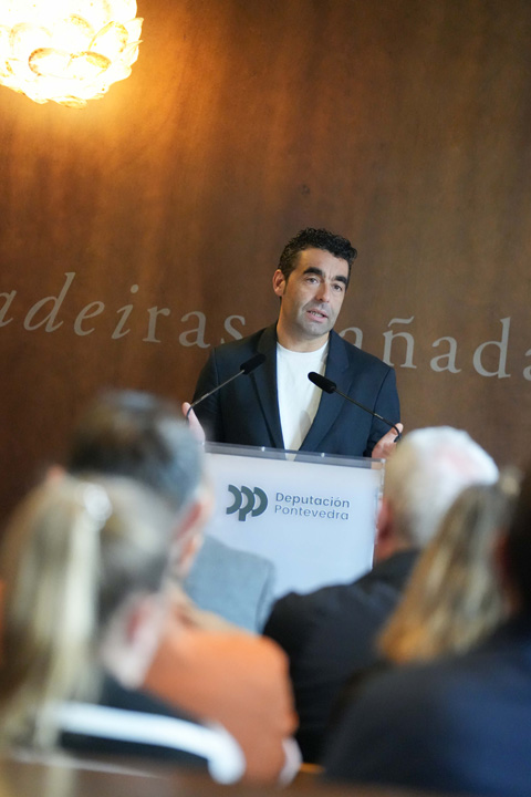 Luis López presenta o Club da Lamprea