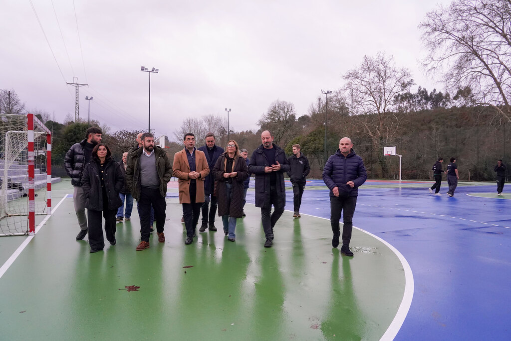 Luis López nas instalacións deportivas na avenida Enrique Peinador