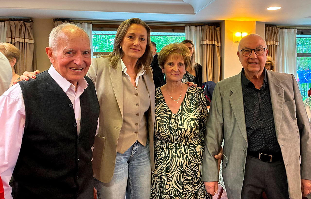 Luisa Sánchez asiste ao tradicional xantar de primavera da Asociación Veciñal Praza da Miñoca