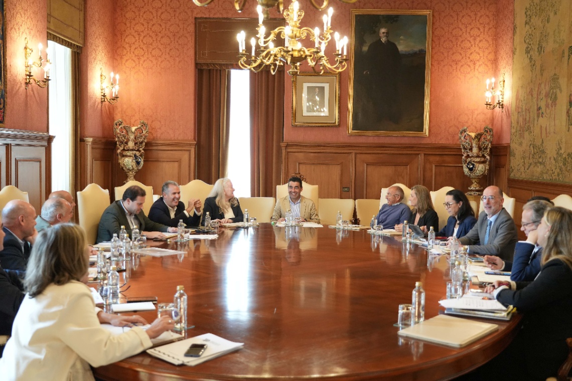 Luis López anuncia a posta en marcha dunha nova liña de axudas dotada con 200.000 euros para apoiar a asociacións de veciños e de mulleres rurais