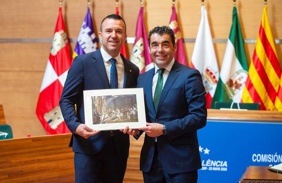Luis López na comisión de deputación e cabildos en Valencia
