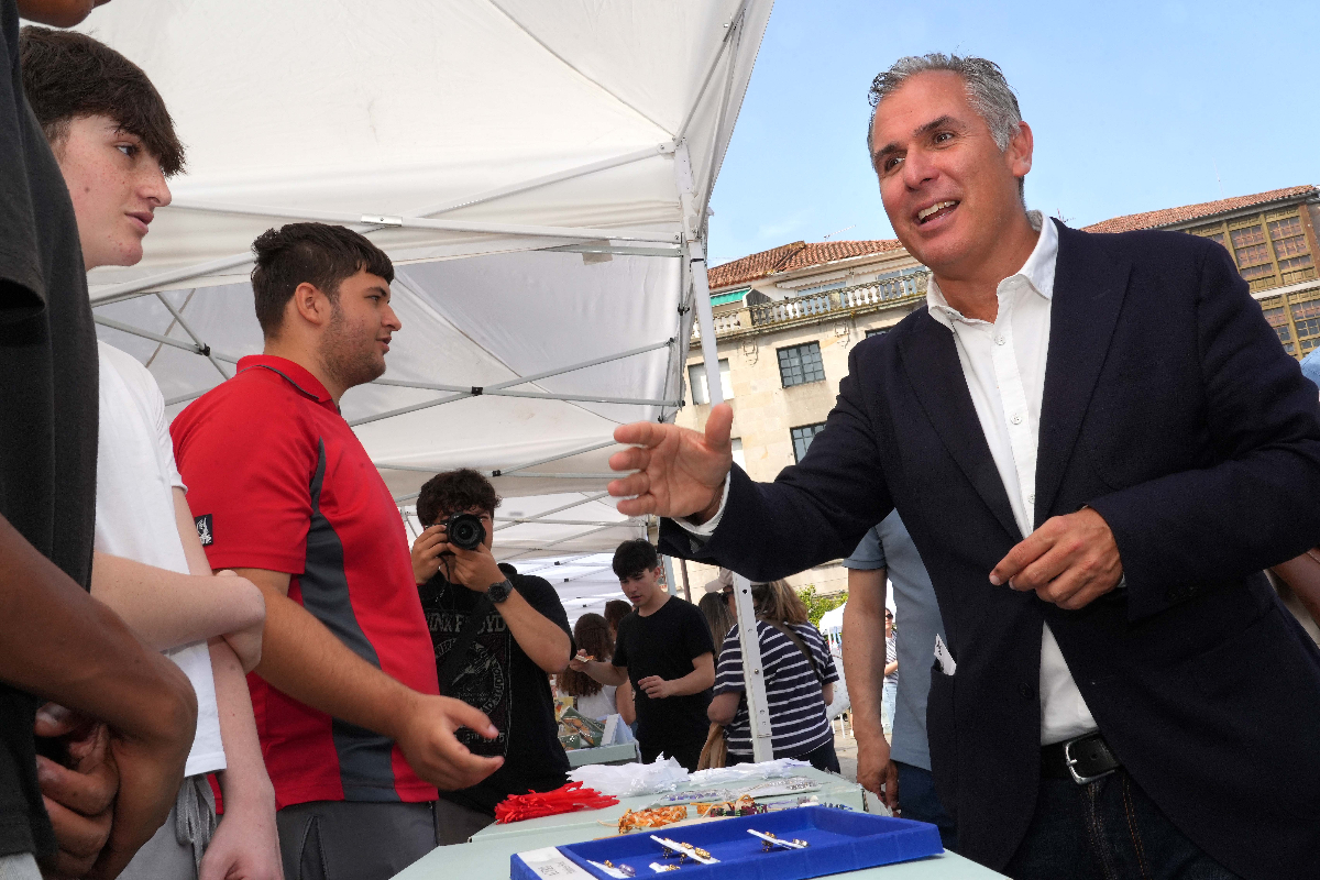 A Deputación concentra a máis de 300 alumnos e profesores nun mercado en Pontevedra para finalizar o curso 2025/2026 do programa provincial DepoEmprende