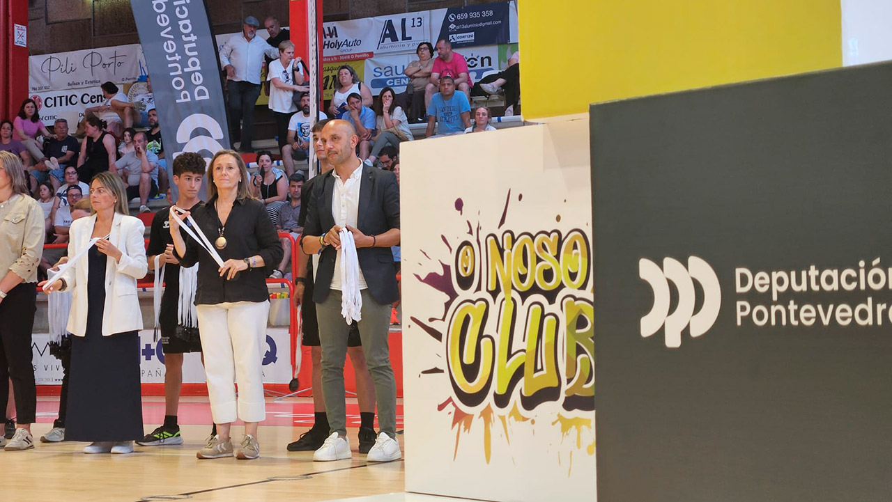 Luisa Sánchez entrega os premios do Torneo Minibalonmán O Noso Club no Porriño