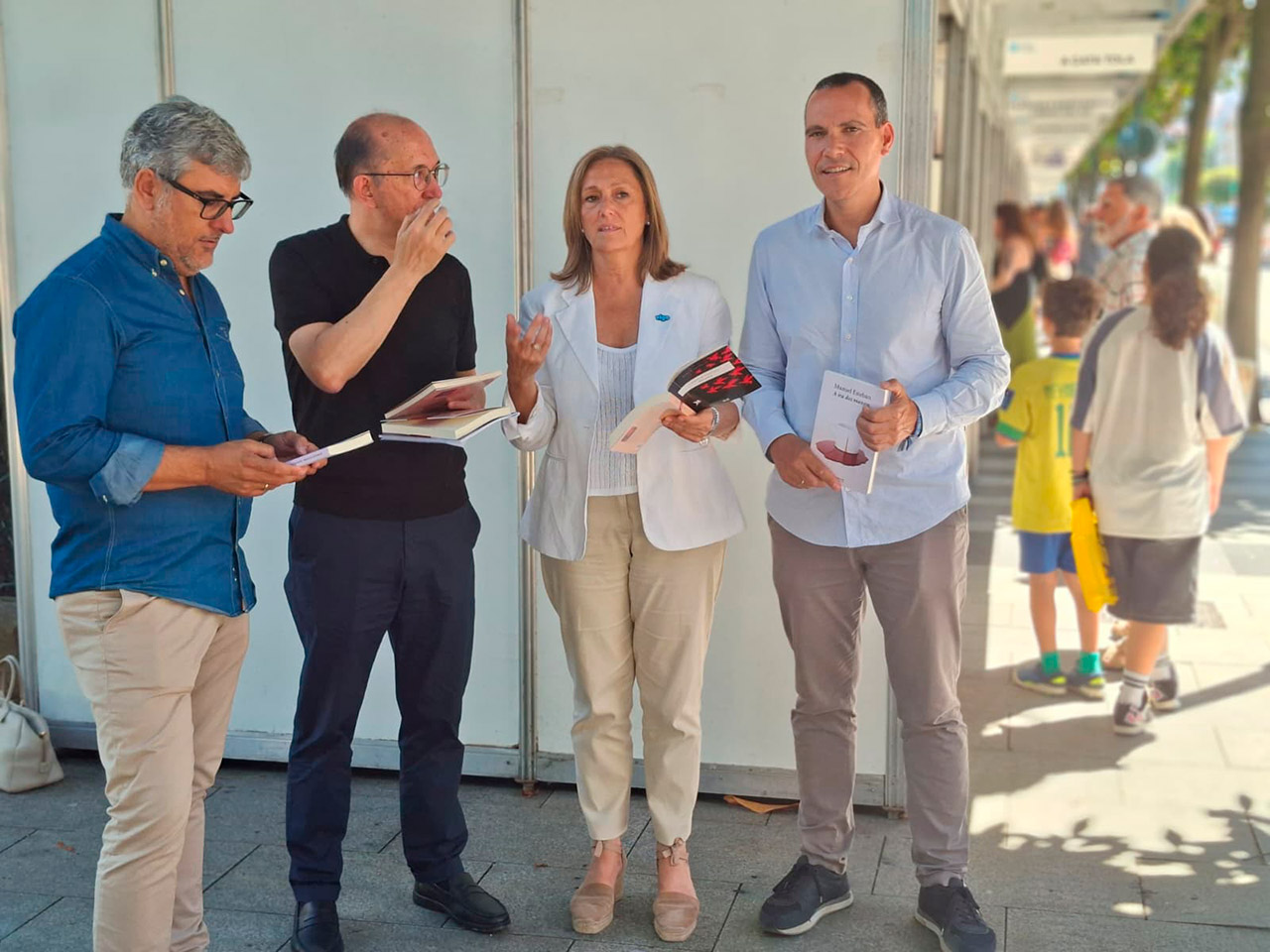 Luisa Sánchez salienta o crecemento da Feira do Libro de Vigo, que medra coa participación de 26 casetas