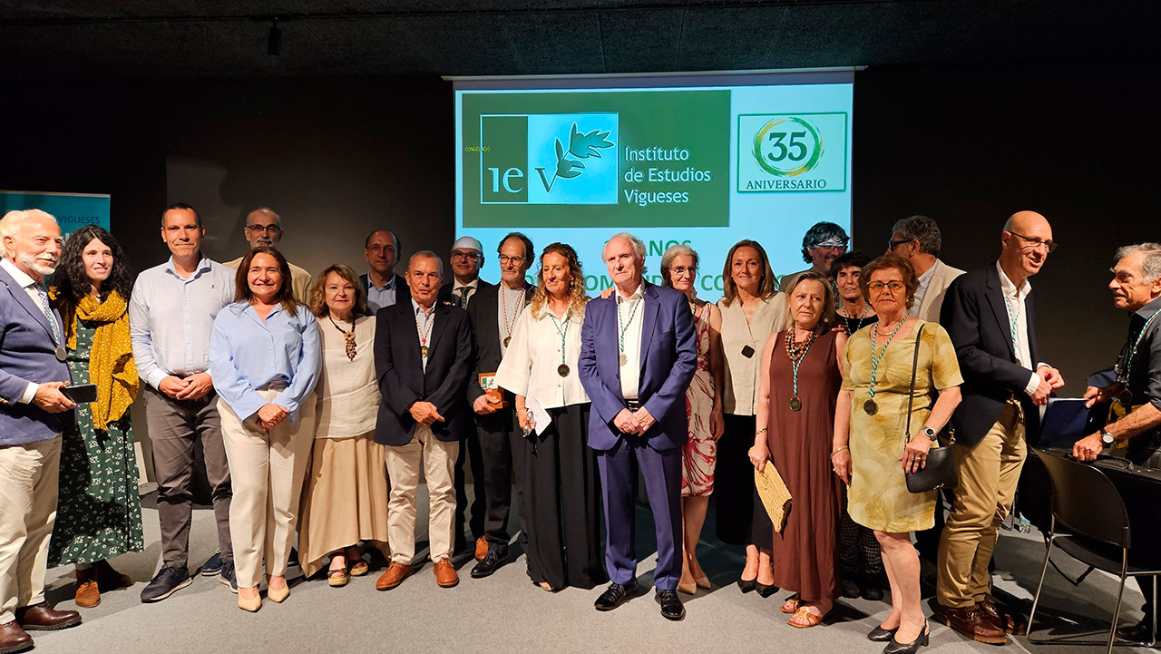 Luisa Sánchez acompaña ao Instituto de Estudos Vigueses na celebración do seu 35º aniversario