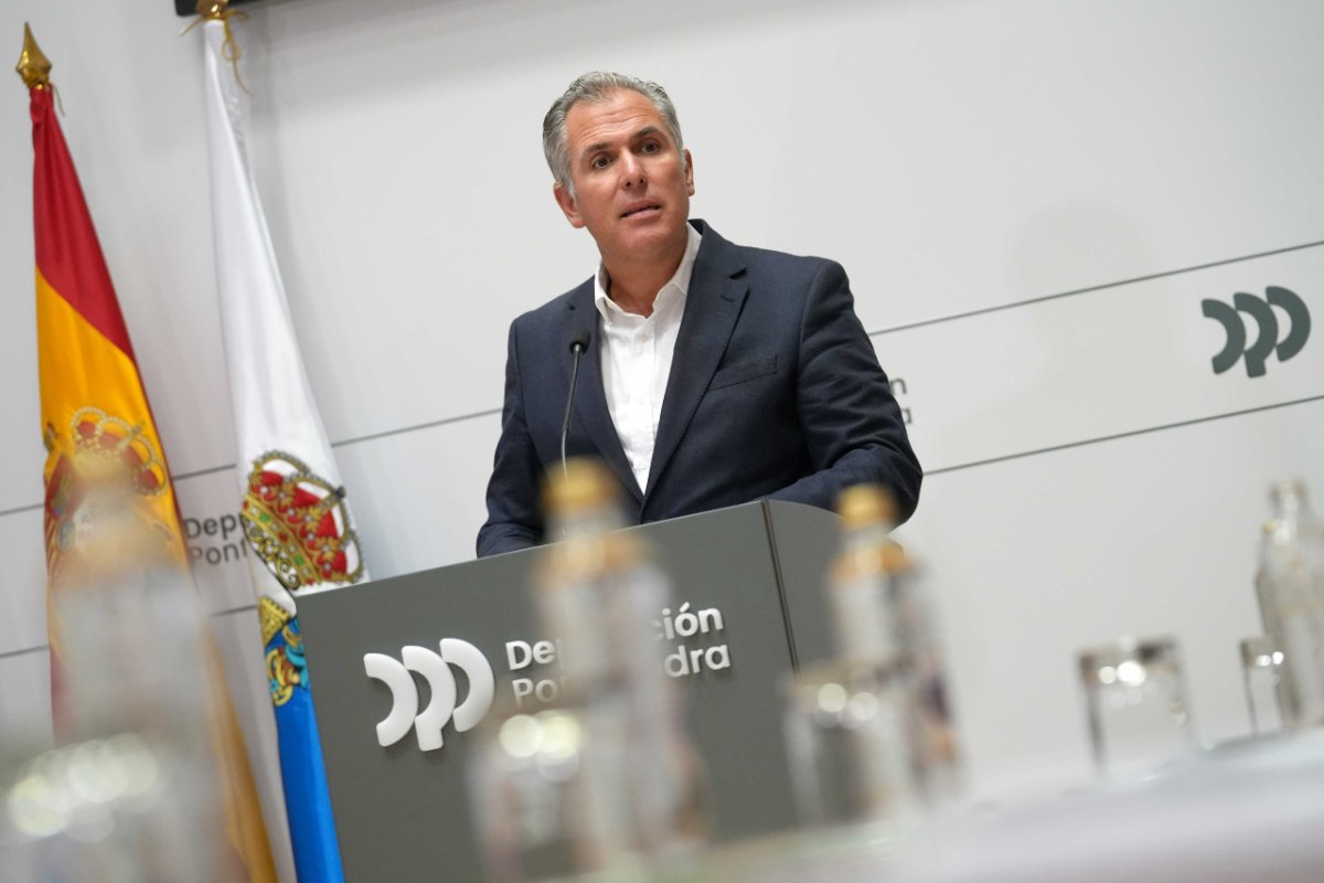 Rafa Domínguez confirma que a Deputación destinará 160.000 euros para financiar o 50% da reforma do céspede de Pasarón