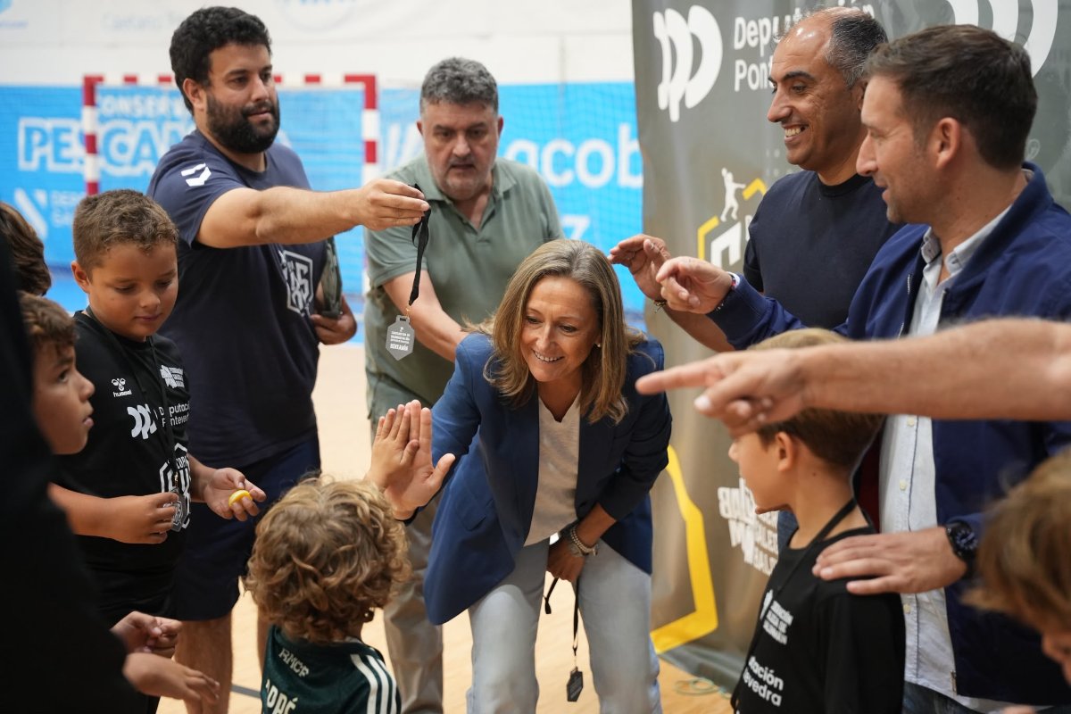 Luisa Sánchez asiste á Copa 5x5 de Balonmán na Rúa en Poio e participa na entrega de premios