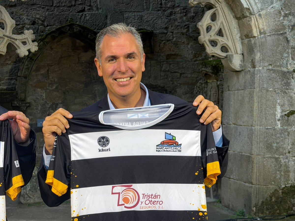 Rafa Domínguez participa nas Ruínas de San Domingos no acto de presentación dos equipos do Mareantes Rugby Club para a temporada 2026/2027