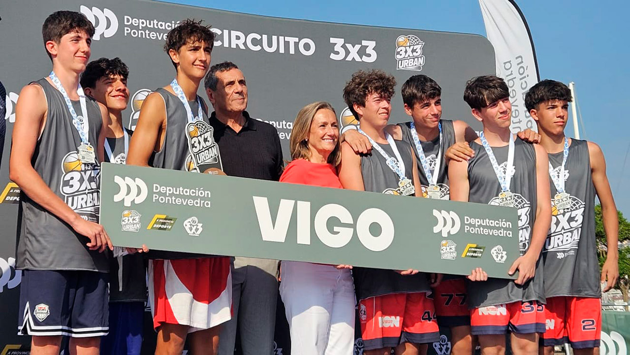 Luisa Sánchez entrega os premios do circuíto de baloncesto 3x3 URBAN disputado no porto de Vigo