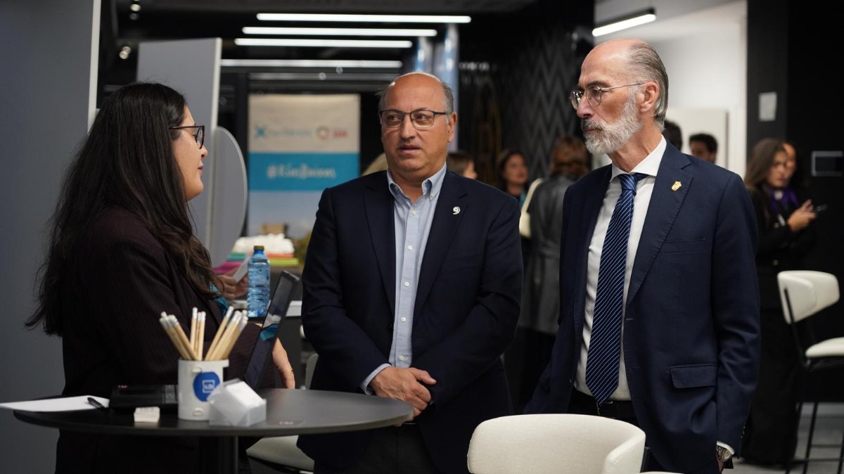 A Deputación promociona a provincia en Valladolid nun encontro protagonizado por preto dunha trintena de empresas do sector turístico pontevedrés