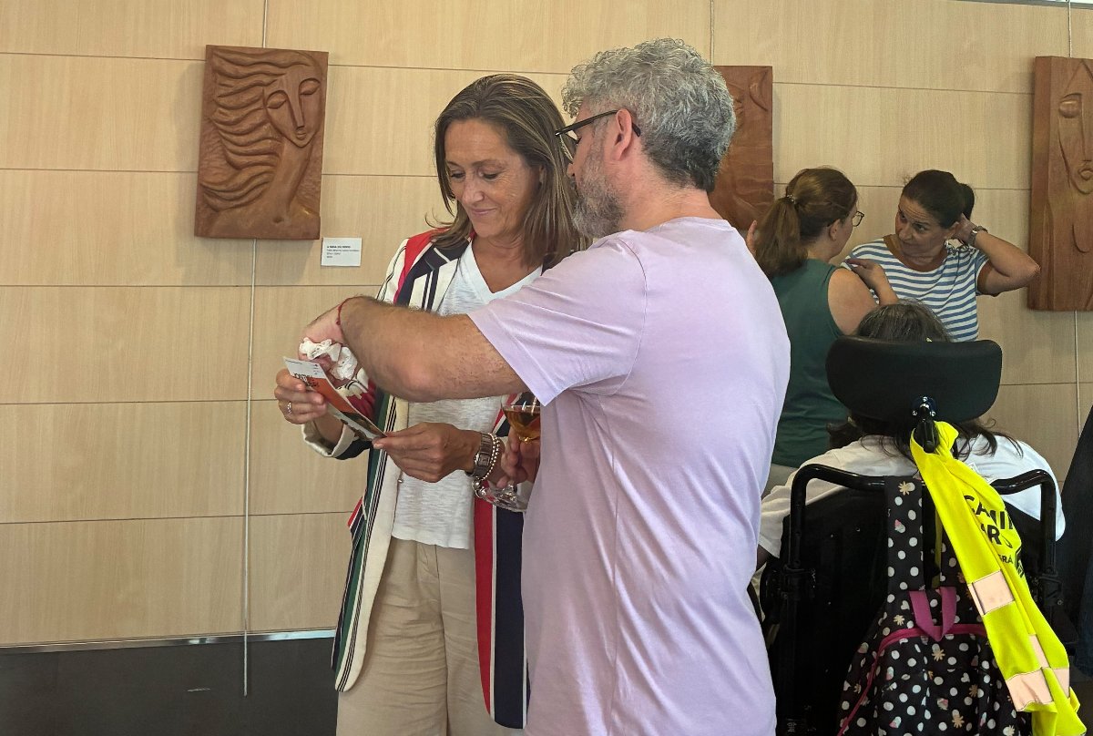 Luisa Sánchez anima a cidade de Vigo a mergullarse en ‘Mulleres’, a nova mostra de Jontxu Argibay en APAMP
